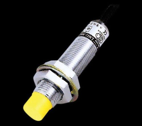 Kapacitív érzékelő EL-XM24-305 DC NC