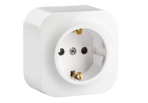 Legrand Forix 2P+F földelt csatlakozóaljzat, gyermekvédelemmel falon kívüli IP20 fehér