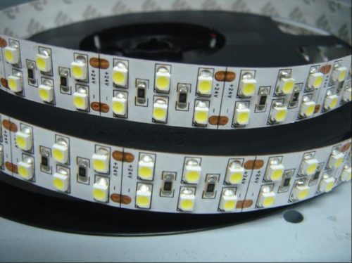 Led szalag SMD3528 19,2W/m 240 led/m beltéri dekor hideg fehér